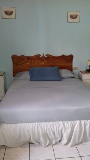 Individually furnished, blackout curtains, free WiFi, bed sheets - Melbourne Inn Trinidad (Port of Spain)