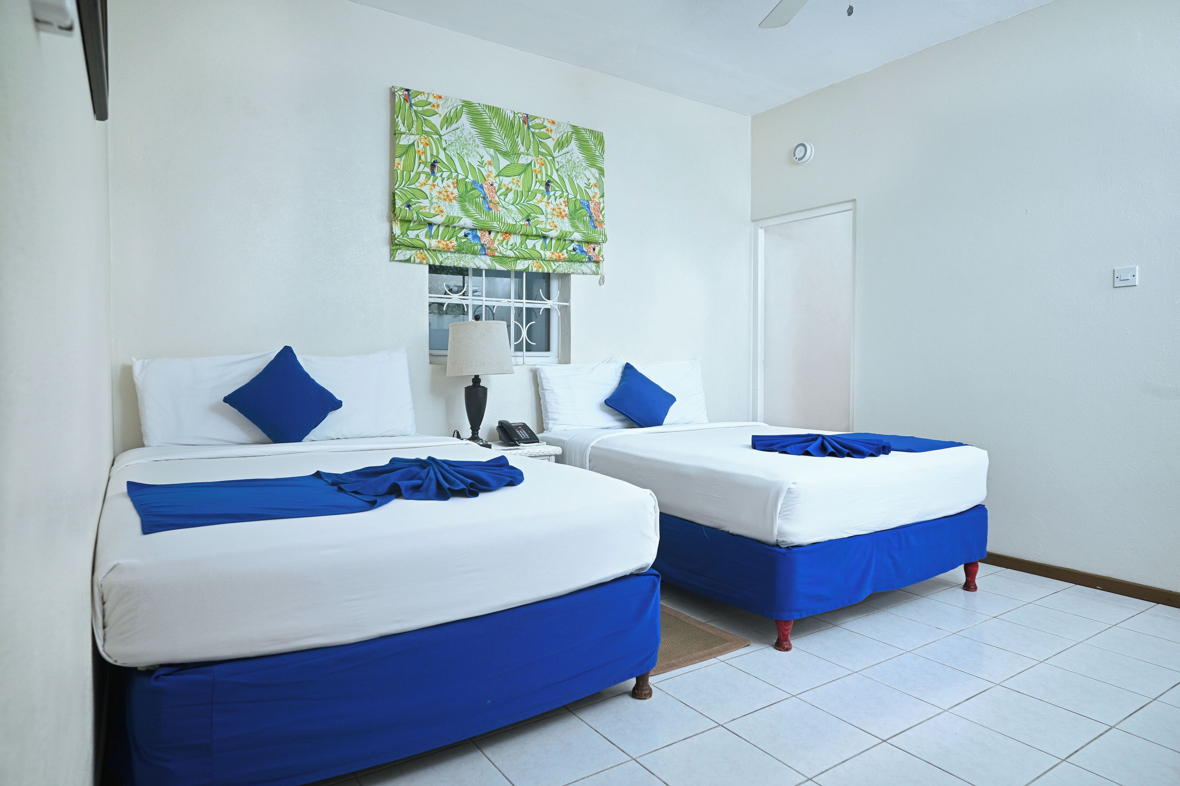 Coffres-forts dans les chambres, bureau