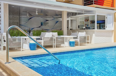 Bar junto a la piscina