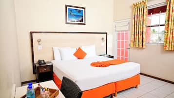 Camera Standard, 1 letto king, non fumatori, patio | Una cassaforte in camera, una scrivania, postazione laptop