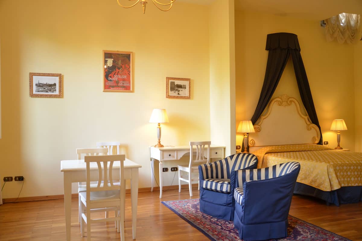 Suite Junior, coin cuisine, niveau Exécutif | Restauration dans la chambre