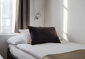 Chambre Quadruple | Coffres-forts dans les chambres, bureau, fer et planche à repasser