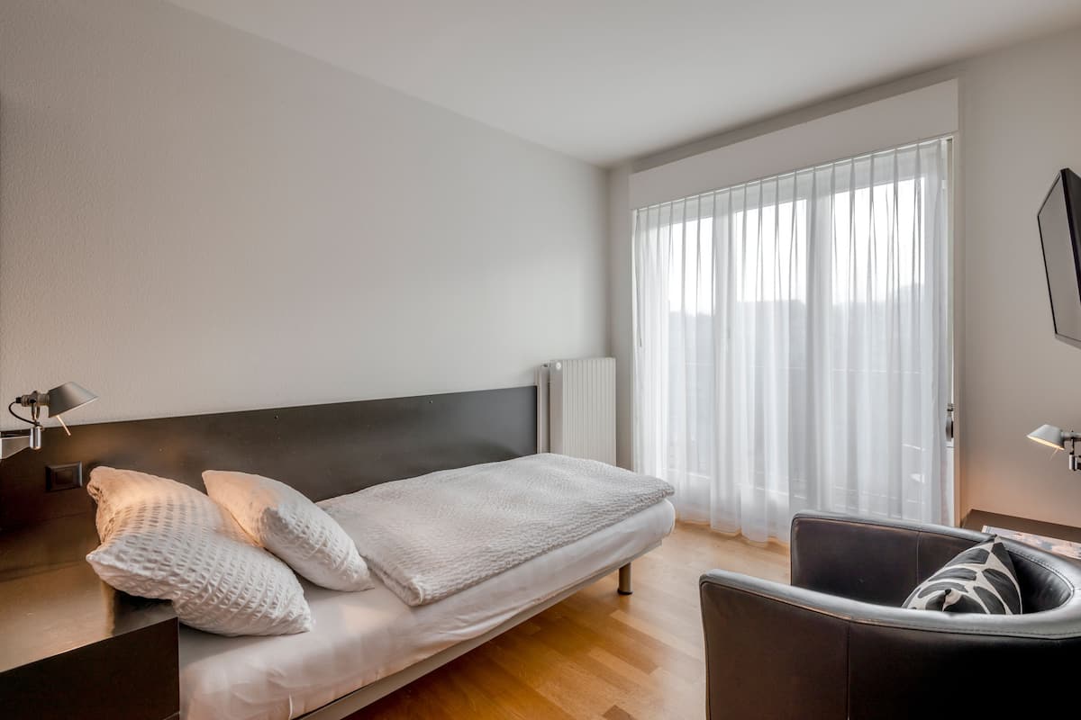 Single Room | In-room safe, desk, iron/ironing board, free cots/infant beds