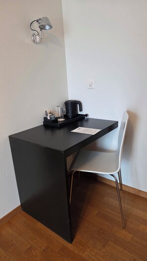 Single Room | In-room safe, desk, iron/ironing board, free cots/infant beds - Boutique Hotel KARL (Lucerne)