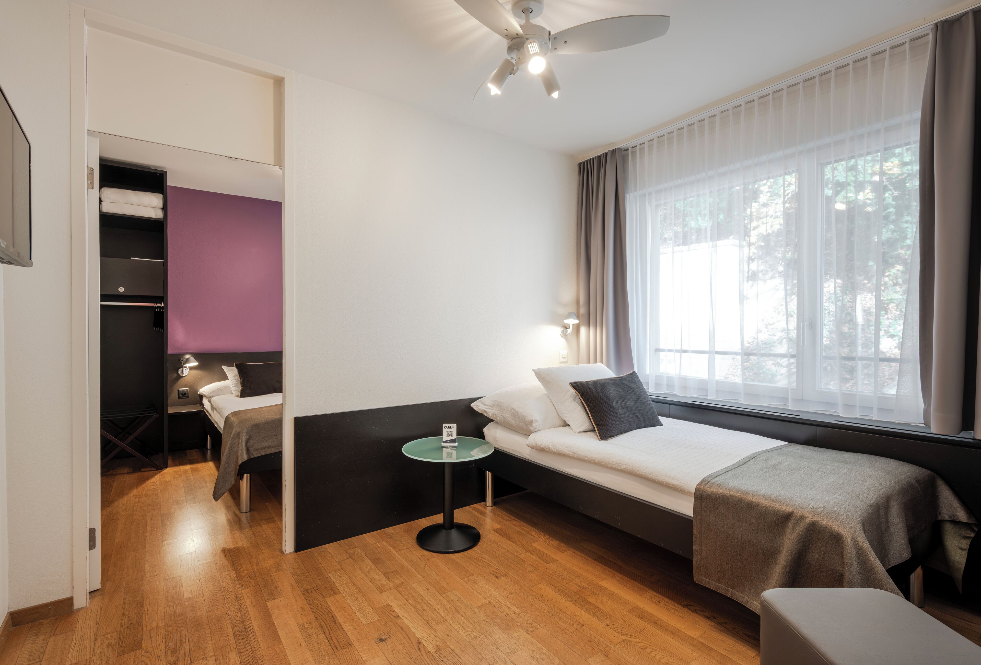 三人房 | 客房内保险箱、办公桌、熨斗/熨板、免费婴儿床