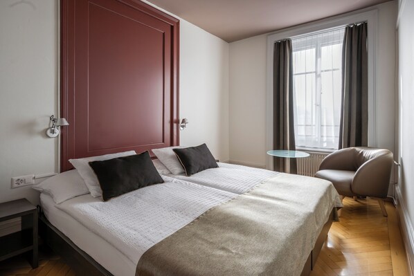 Family Room, Balcony, River View | In-room safe, desk, iron/ironing board, free cots/infant beds - Boutique Hotel KARL (Lucerne)