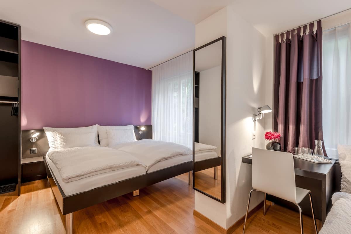 Triple Room | In-room safe, desk, iron/ironing board, free cots/infant beds