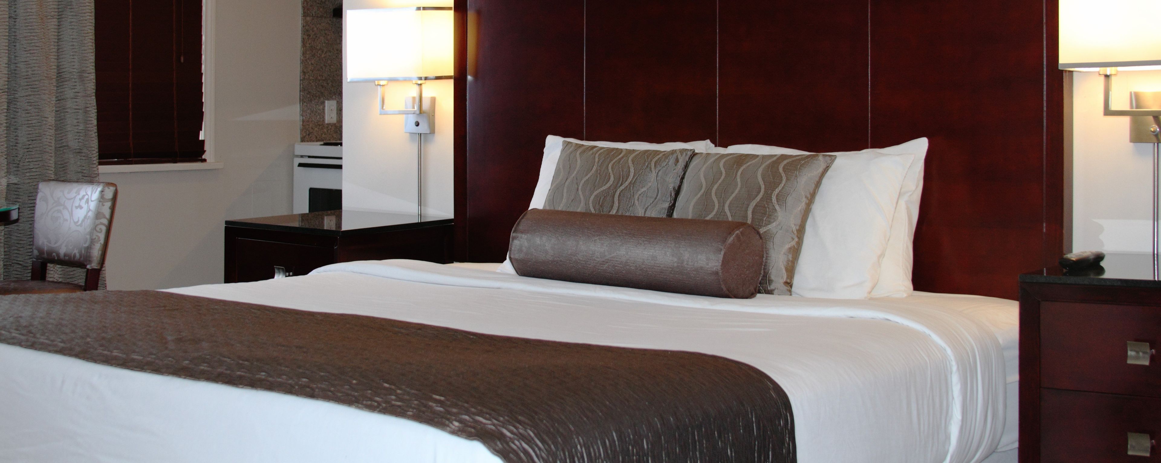 studio, 1 king bed | in-room safe, desk, laptop workspace, iron/ironing board