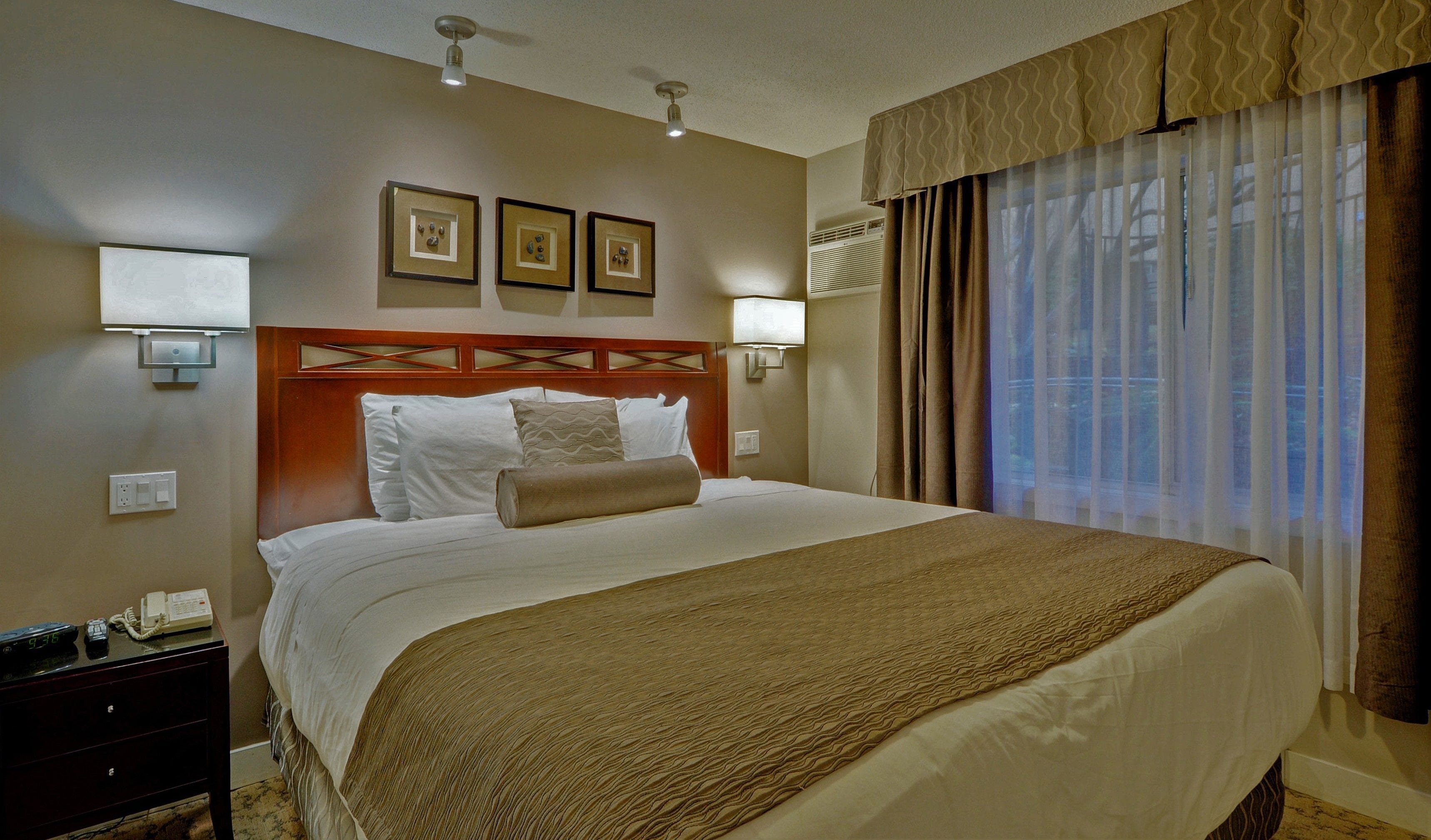 suite, 1 king bed | in-room safe, desk, laptop workspace, iron/ironing board