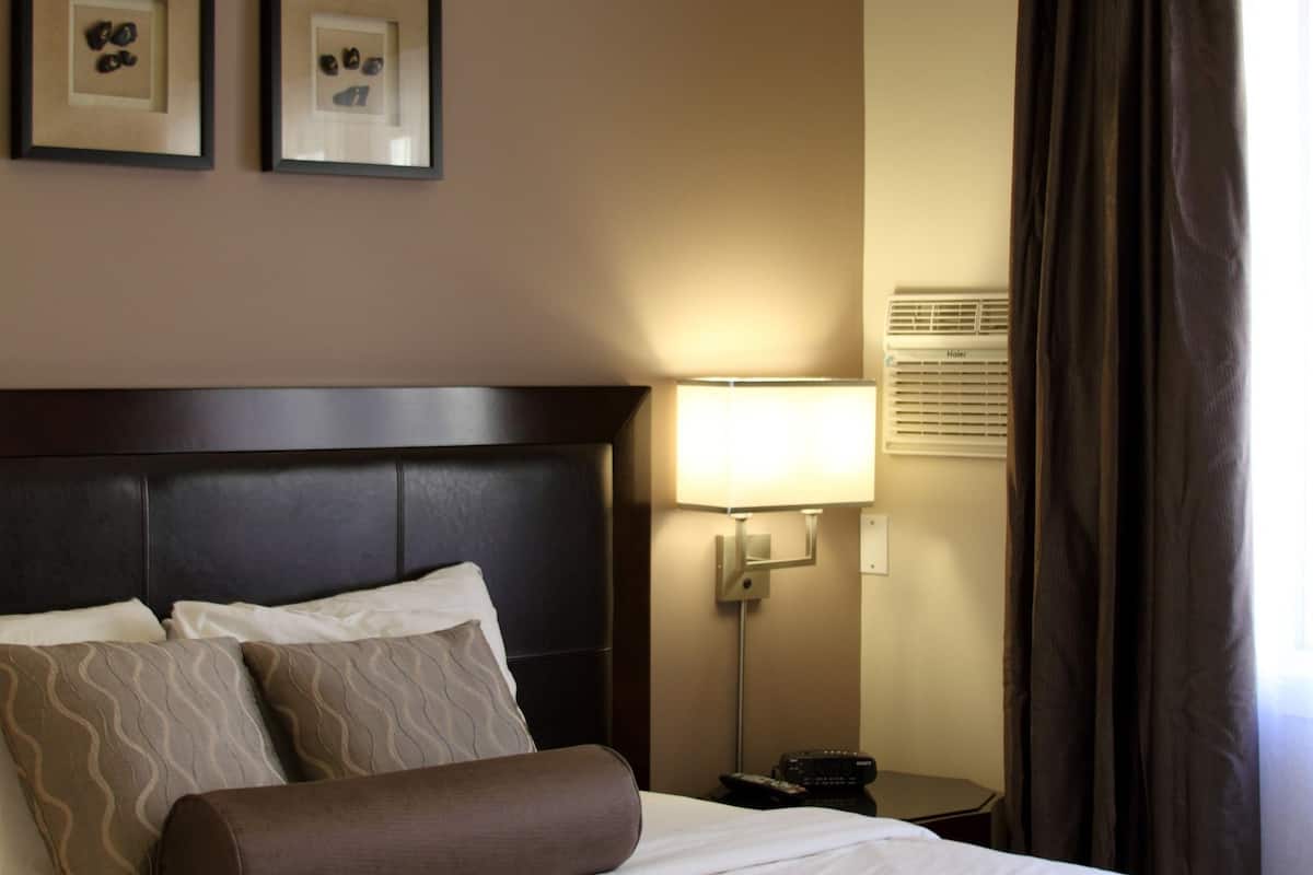 Suite, 1 King Bed | In-room safe, desk, laptop workspace, iron/ironing board