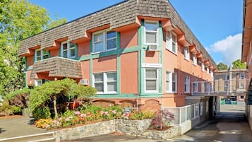 In-room safe, desk, laptop workspace, iron/ironing board