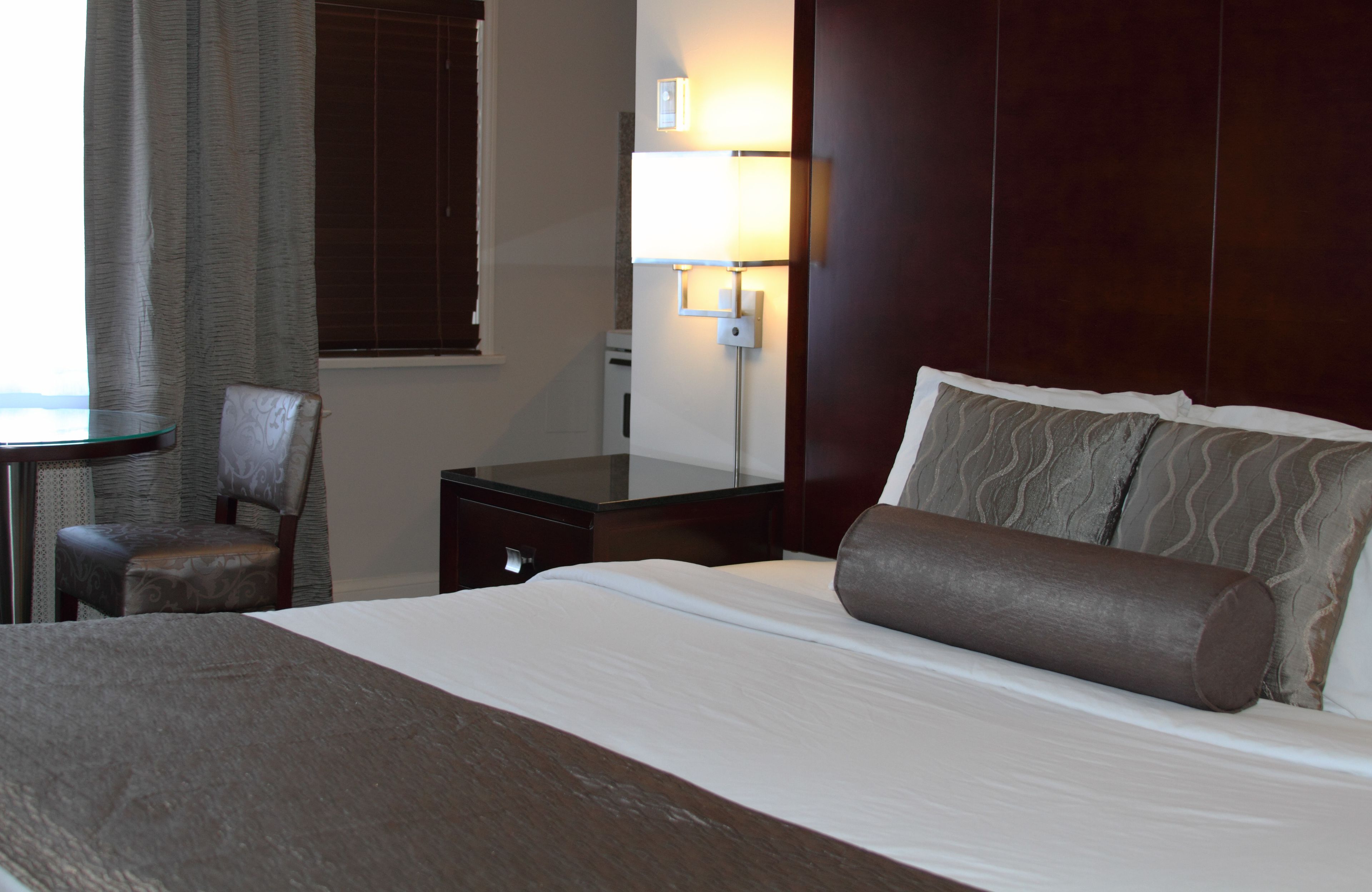 studio, 1 king bed | in-room safe, desk, laptop workspace, iron/ironing board