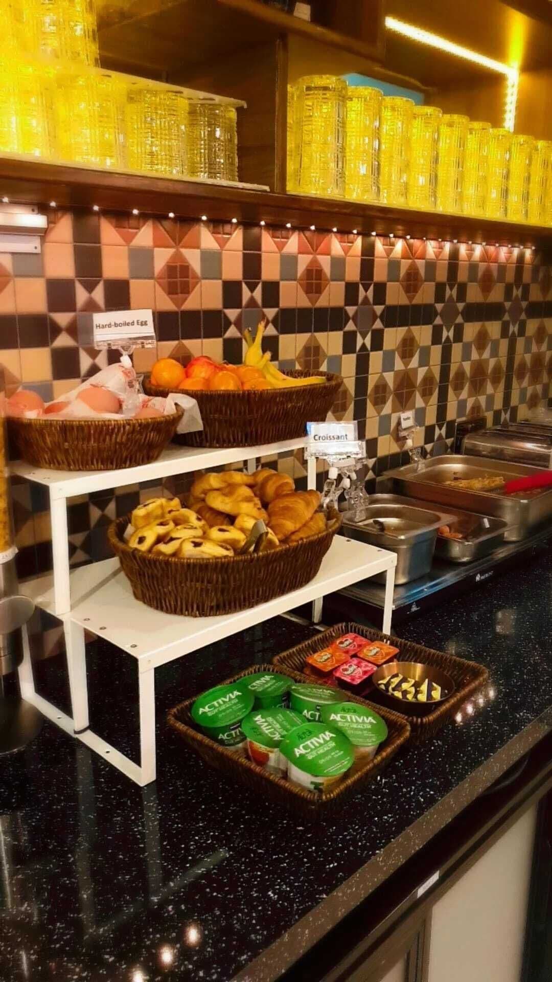 Se ofrece un desayuno a la carta (15 GBP por persona)