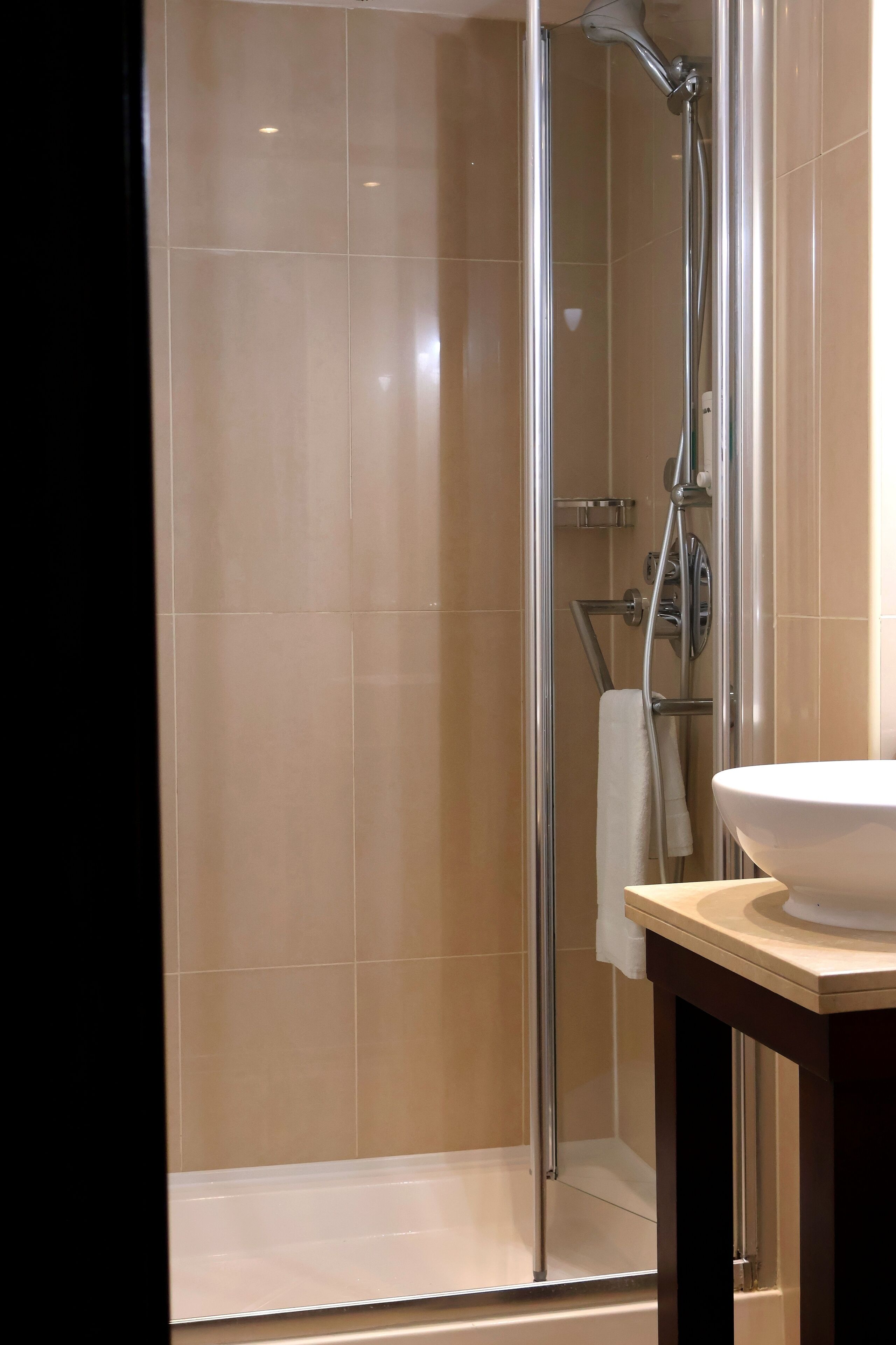 Gratis toiletartikelen, een haardroger, pantoffels, handdoeken