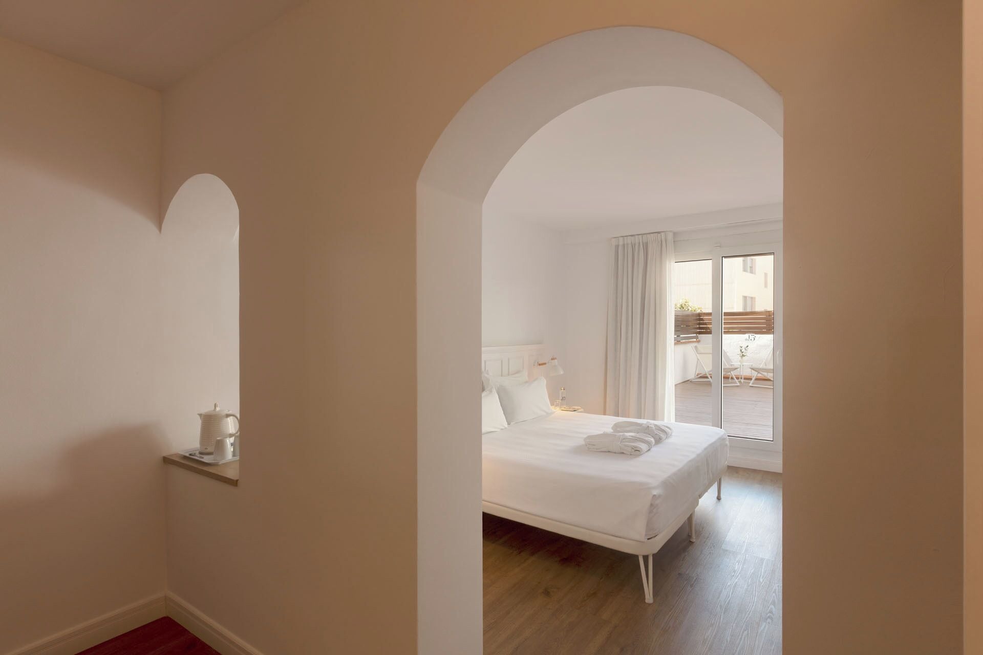 Premium-Zimmer, Terrasse | Daunenbettdecken, Minibar, Zimmersafe, Schreibtisch