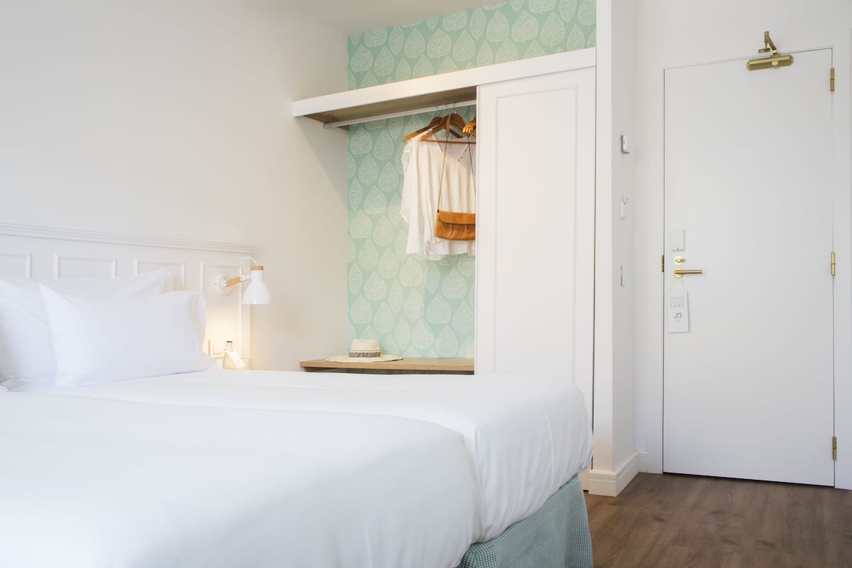Kamar Double Comfort, balkon | Selimut bulu angsa, minibar, brankas, dan meja kerja
