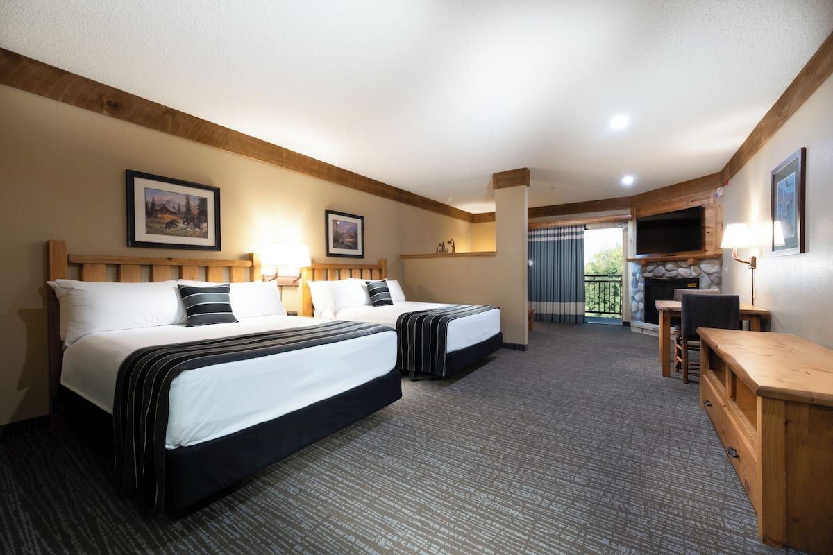 family suite, fireplace | in-room safe, individually furnished, desk, laptop workspace