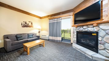 Familie suite, open haard | Een kluis op de kamer, individueel gemeubileerd, een bureau