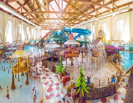 Water park. Great Wolf Lodge Niagara Falls