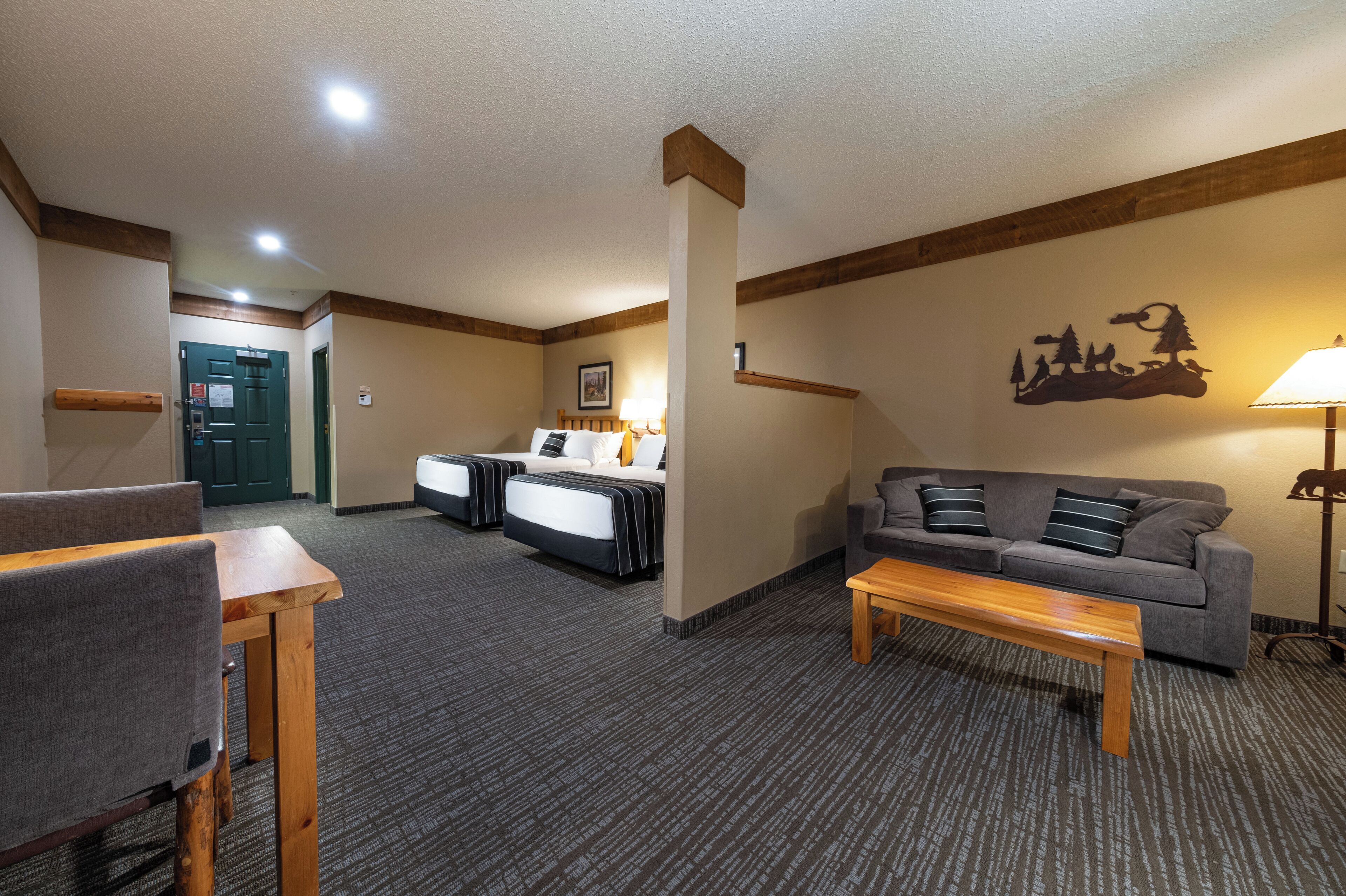 family suite, fireplace | in-room safe, individually furnished, desk, laptop workspace
