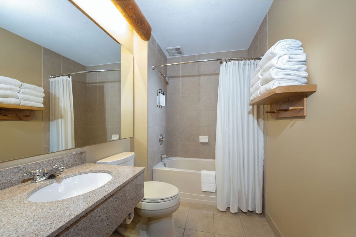 family suite, fireplace | bathroom | combined shower/bathtub, hair dryer, towels