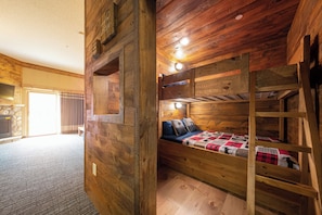 In-room safe, individually furnished, desk, laptop workspace