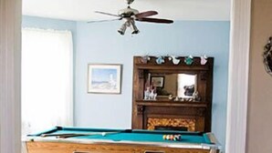 Billiards - Dolan's Inn & Suites (Pictou)
