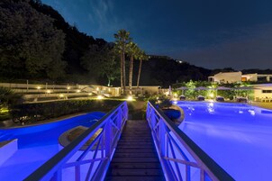 Servi�ço de café da manhã, culinária regional, vistas para a piscina 