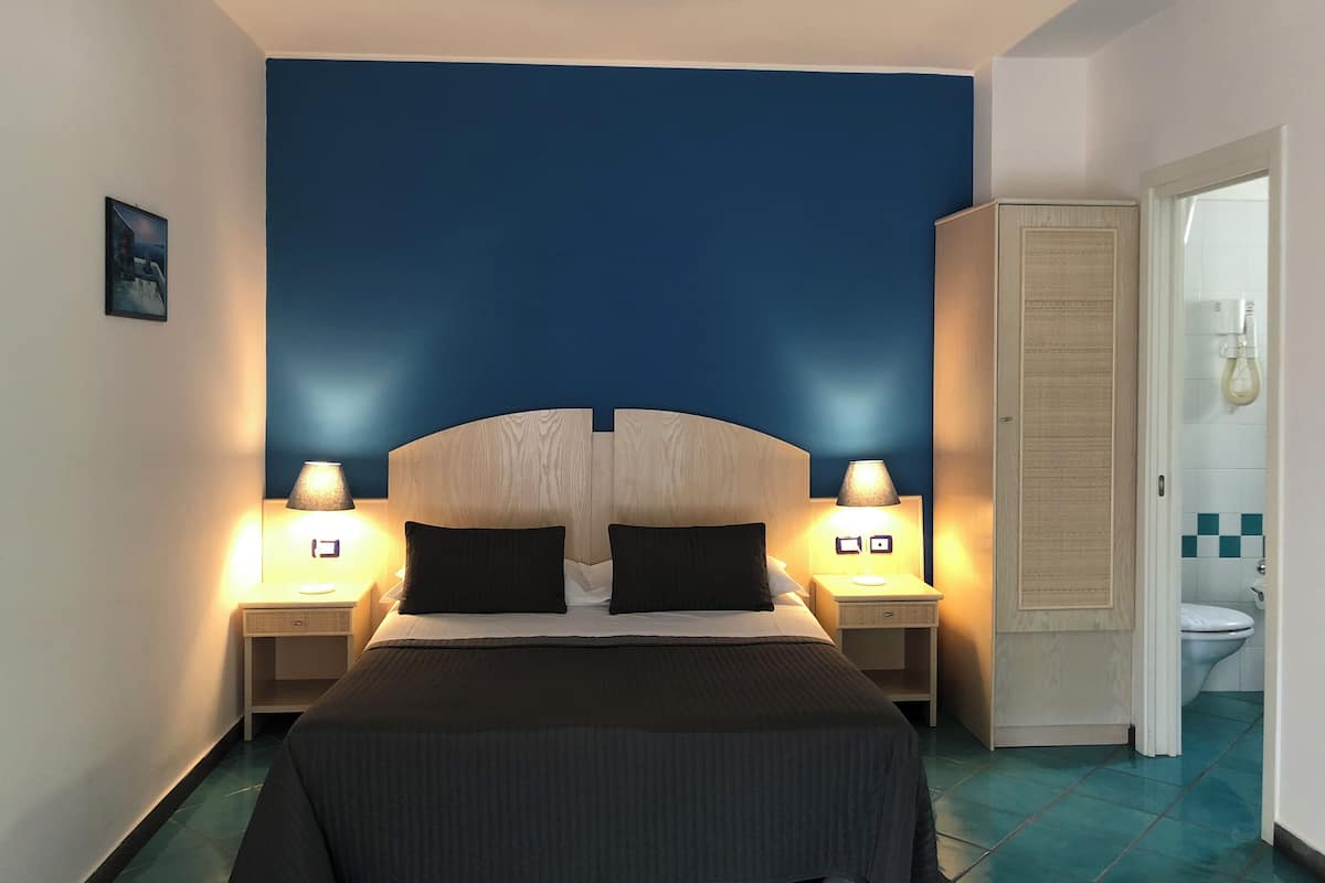 In-room safe, desk, soundproofing, free WiFi