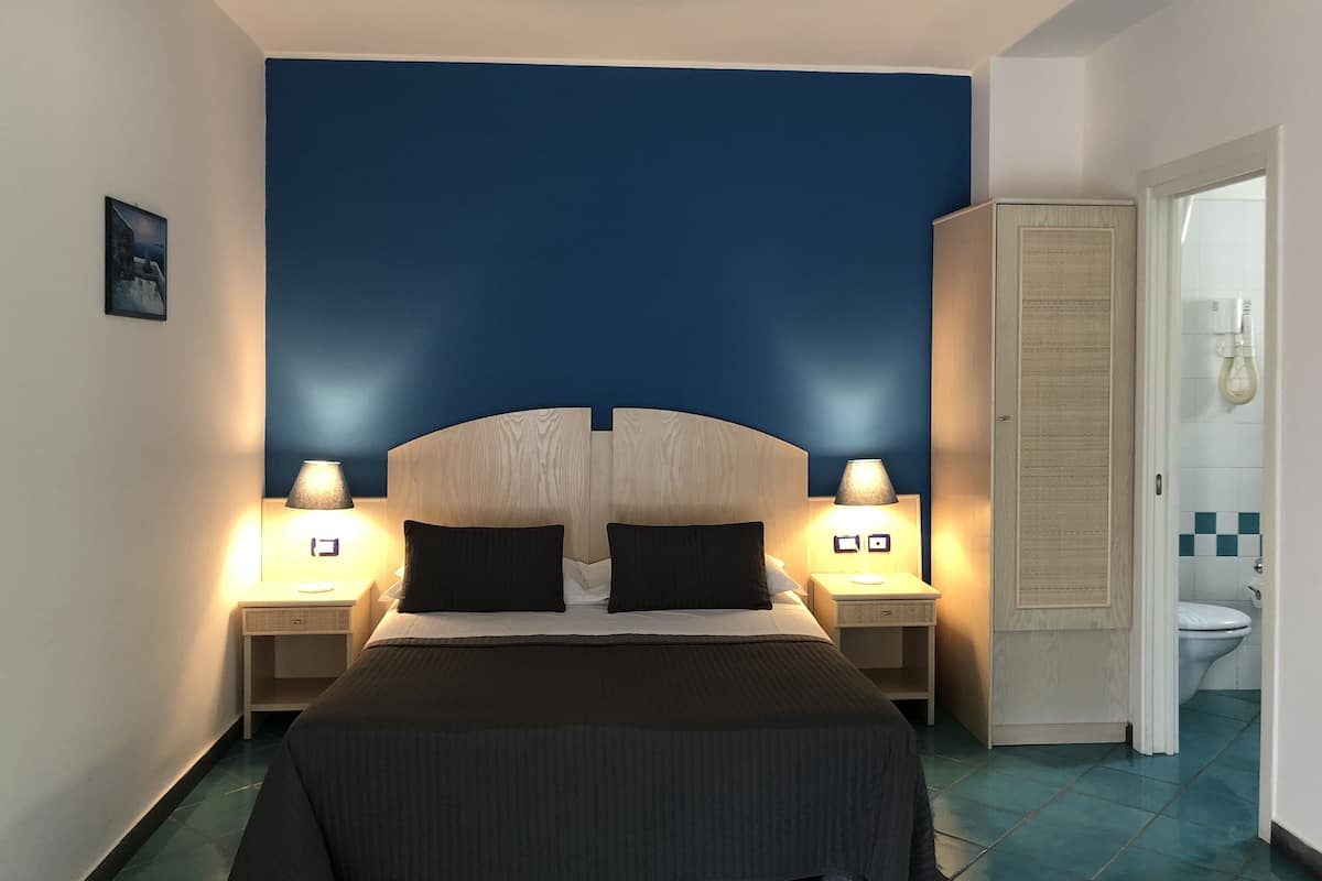 In-room safe, desk, soundproofing, WiFi (free)