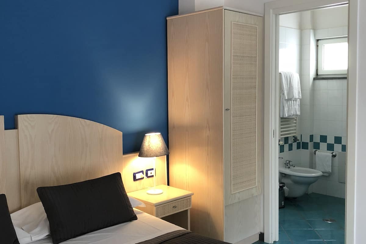 1 bedroom, in-room safe, desk, soundproofing