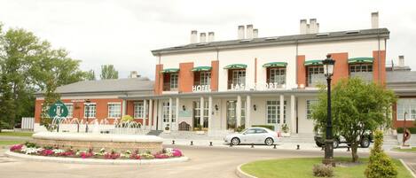 Fachada de la propiedad