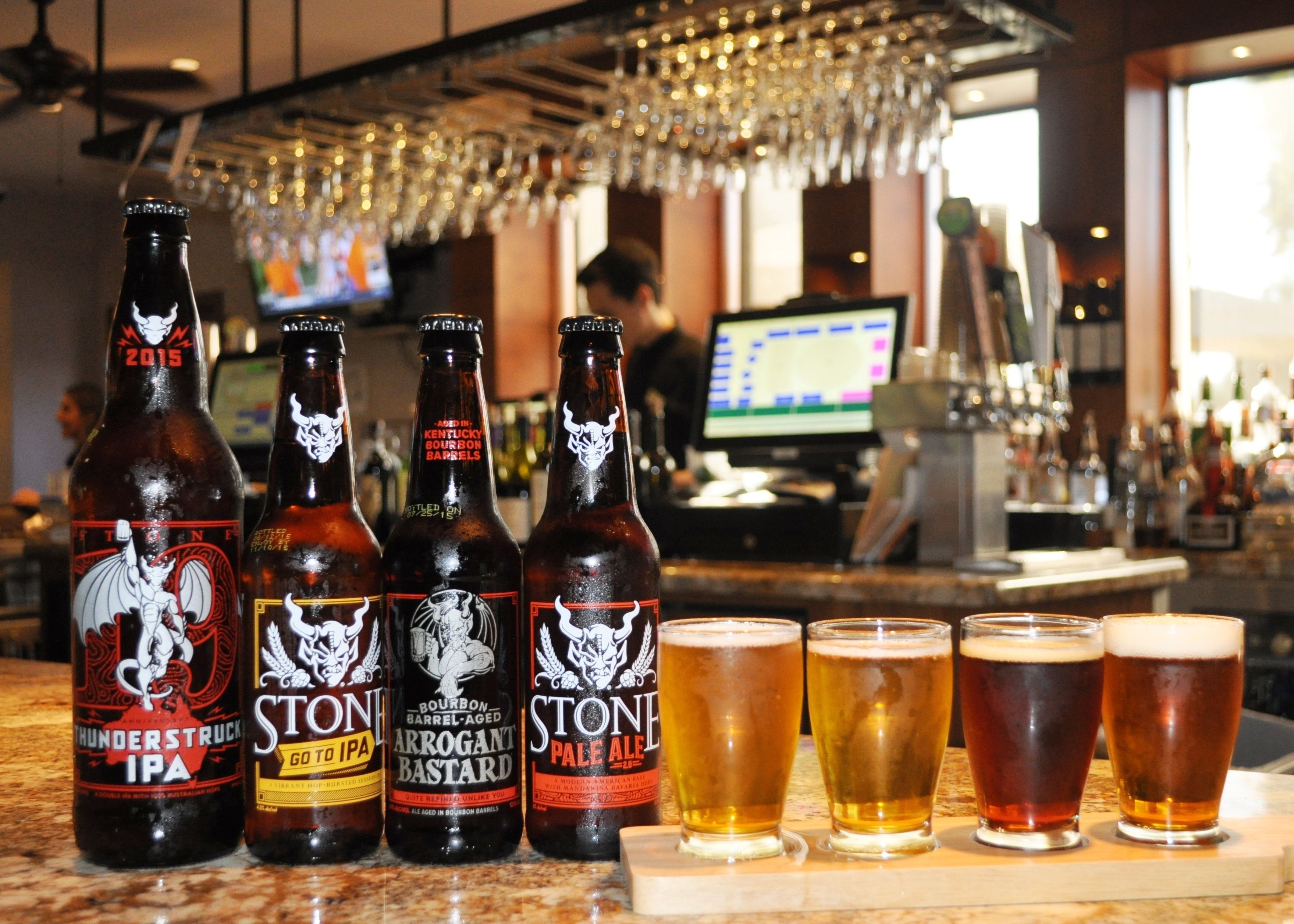 golf course views, serves lunch, dinner and happy hour