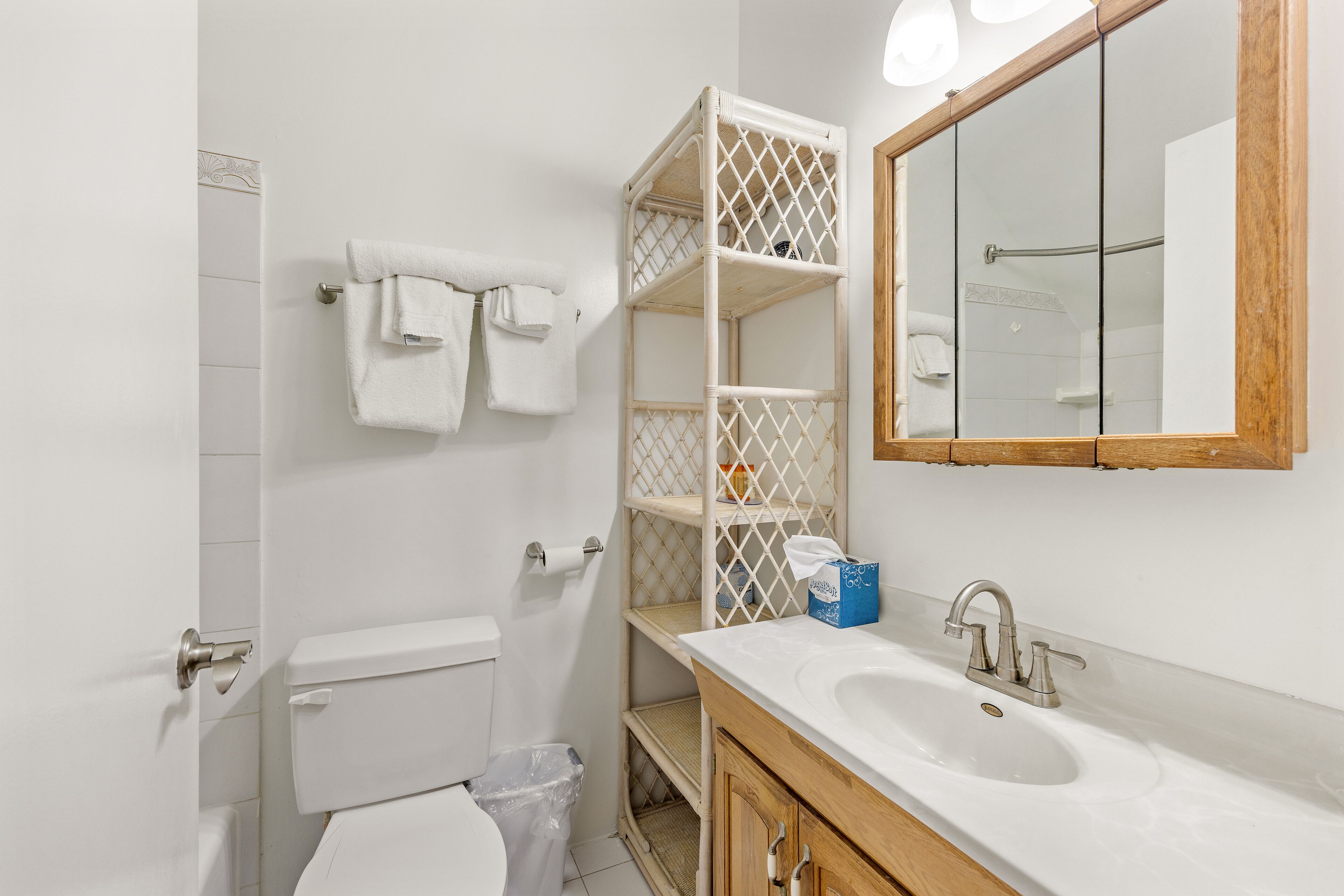 premium apartment, 2 bedrooms, non smoking | bathroom | combined shower/bathtub, towels