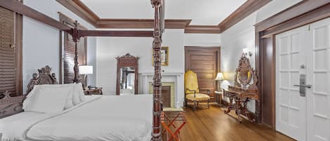 Suite, 1 King Bed, Non Smoking | Iron/ironing board, WiFi (free), individually decorated
