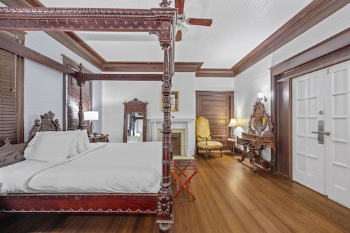 Coombs Inn & Suites