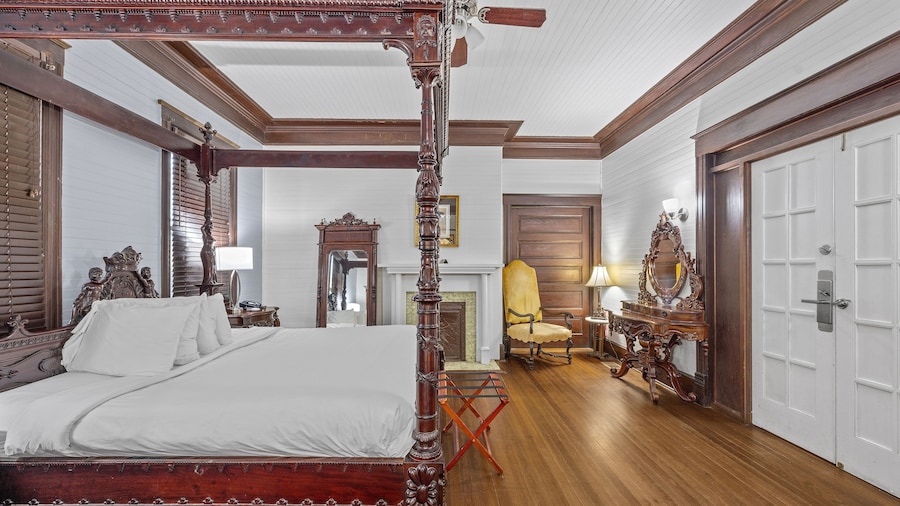 Coombs Inn & Suites