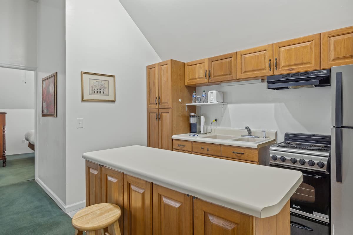 premium apartment, 2 bedrooms, non smoking | living area | tv