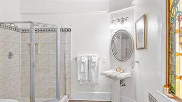 Suite, 1 King Bed, Non Smoking | Bathroom | Combined shower/tub, towels