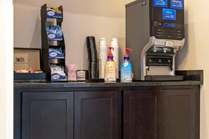 Breakfast area - The Grand Select (Grand Rapids)