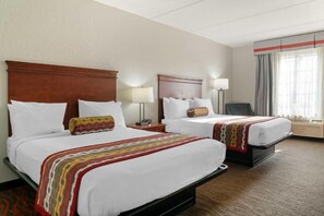 Two Queen Beds Non Smoking | Tabla de planchar con plancha, wifi y ropa de cama 