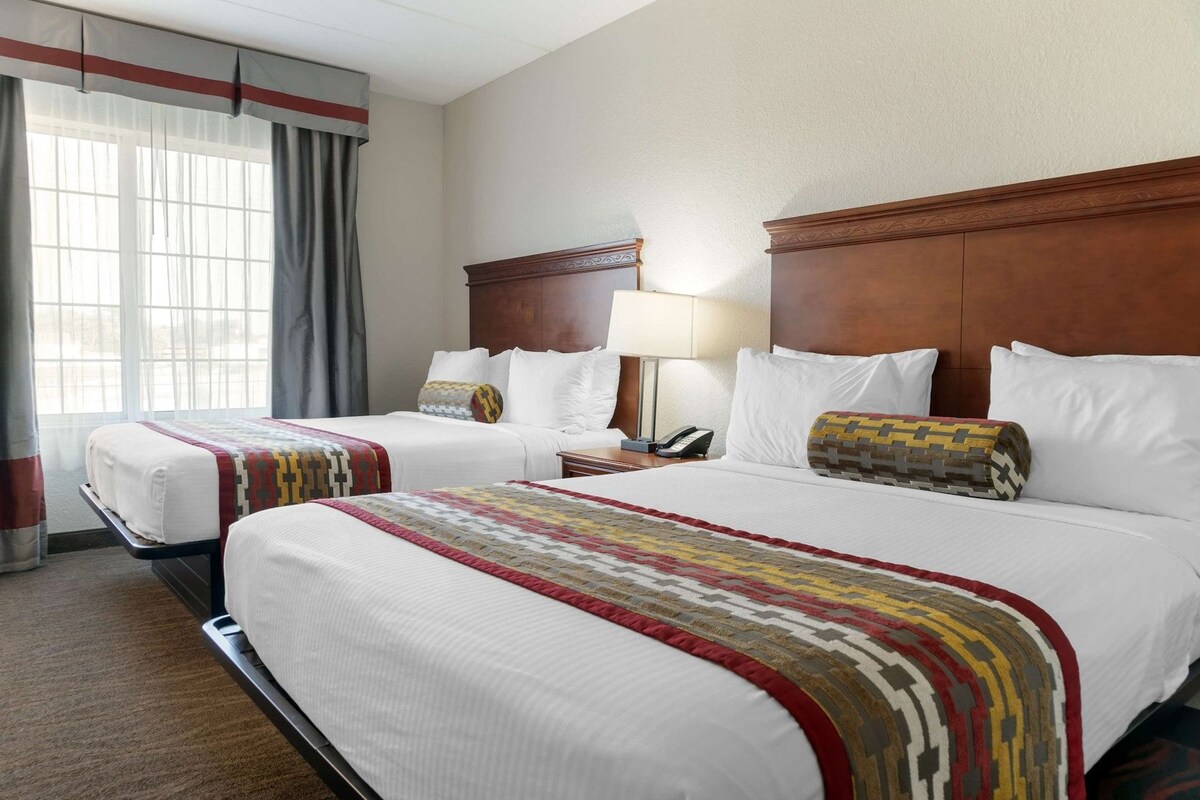 Iron/ironing board, WiFi (surcharge), bed sheets