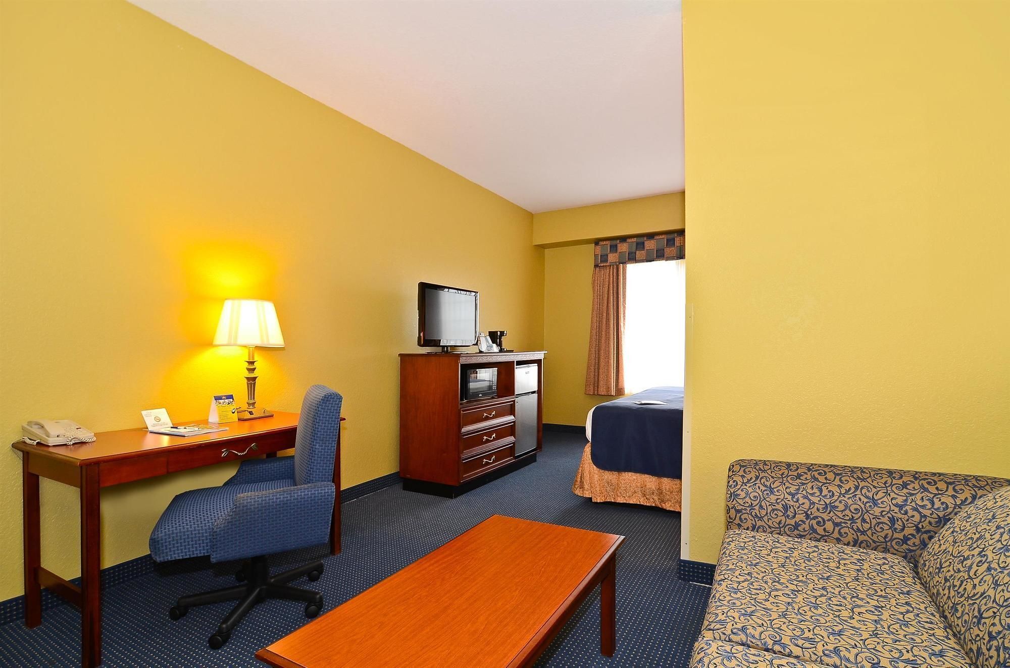 En 32-tommers LCD-TV med kabel-kanaler samt TV