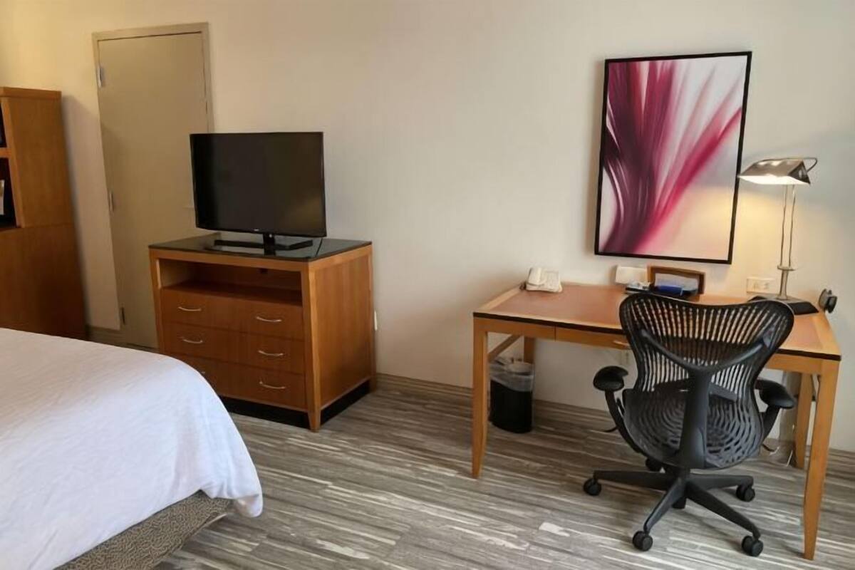 Bügeleisen/Bügelbrett, kostenlose Babybetten, Zustellbetten