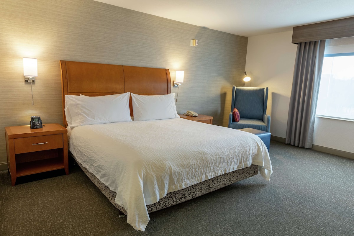 Zimmer, barrierefrei | Minibar, laptopgeeigneter Arbeitsplatz, Bügeleisen/Bügelbrett