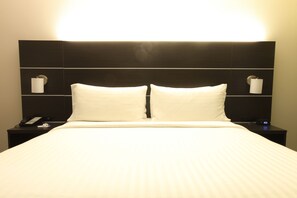 In-room safe, desk, soundproofing, iron/ironing board - Holiday Inn Express Hotel & Suites Chattanooga-Hixson by IHG (Hixson)