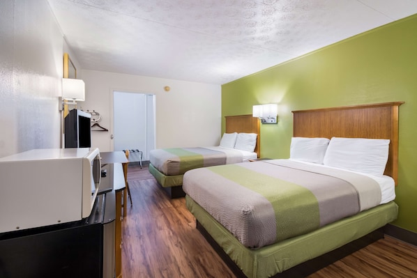 Työpöytä, ilmainen Wi-Fi, vuodevaatteet, herätyskellot