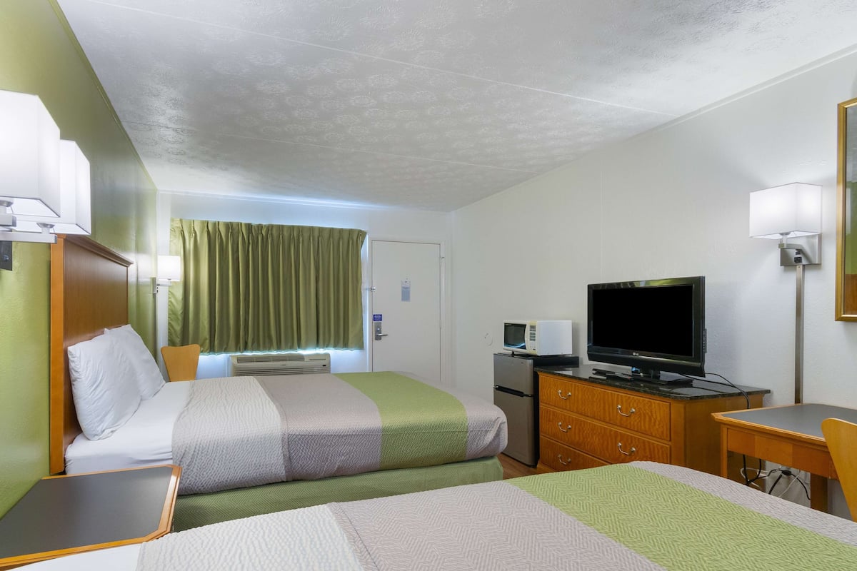 Työpöytä, ilmainen Wi-Fi, vuodevaatteet, herätyskellot