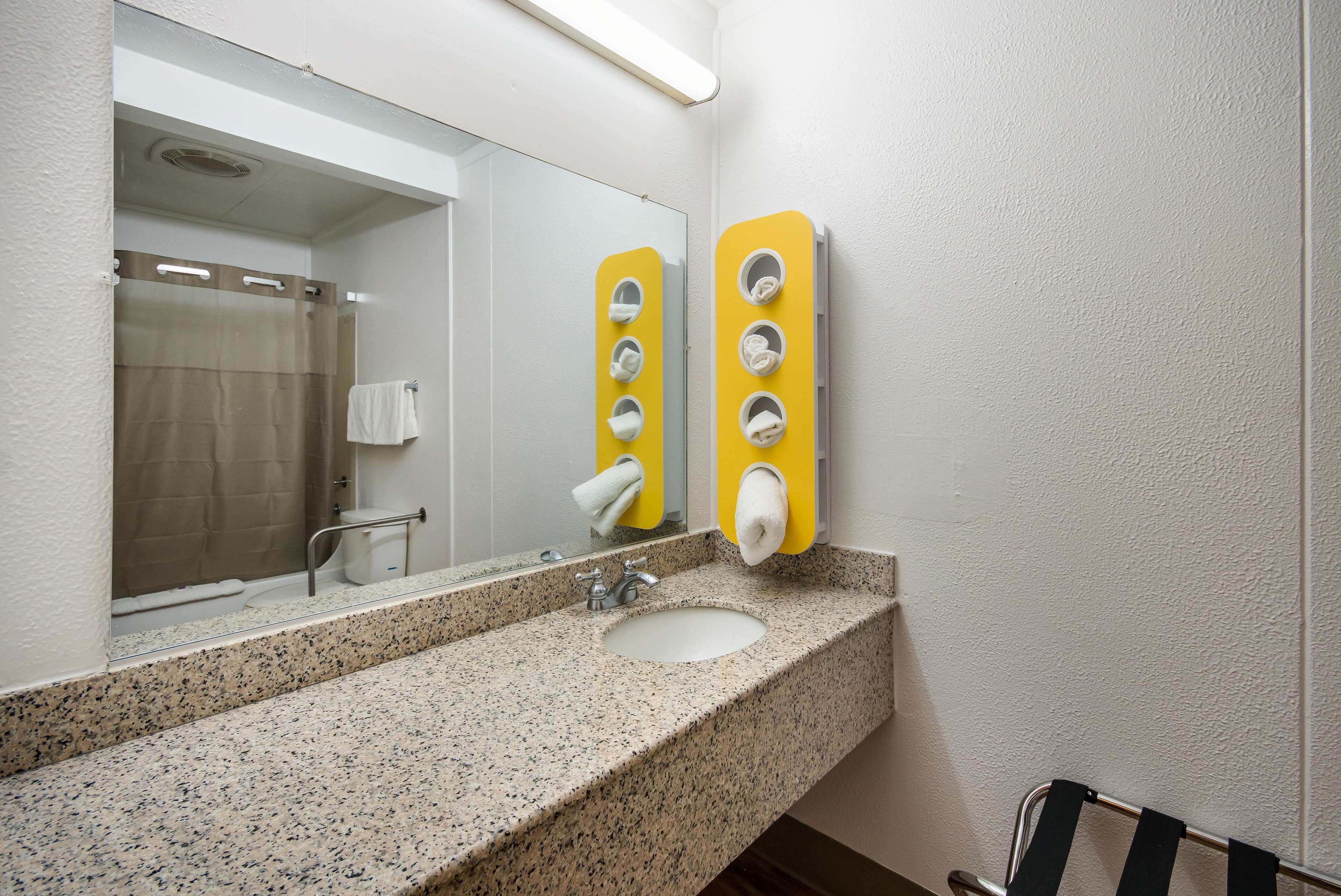 Dusj, hårføner og håndklær