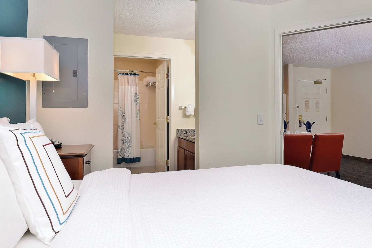 1 bedroom, premium bedding, in-room safe, desk